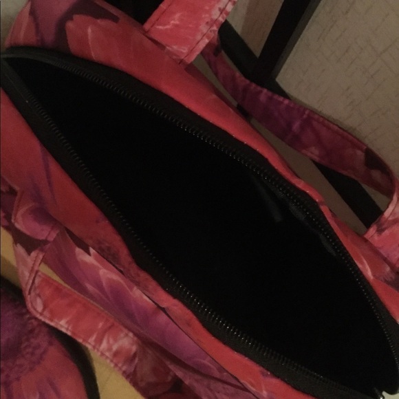 Enchante’ Accessories Small Travel Bag/Makeup Bag - Picture 3 of 3